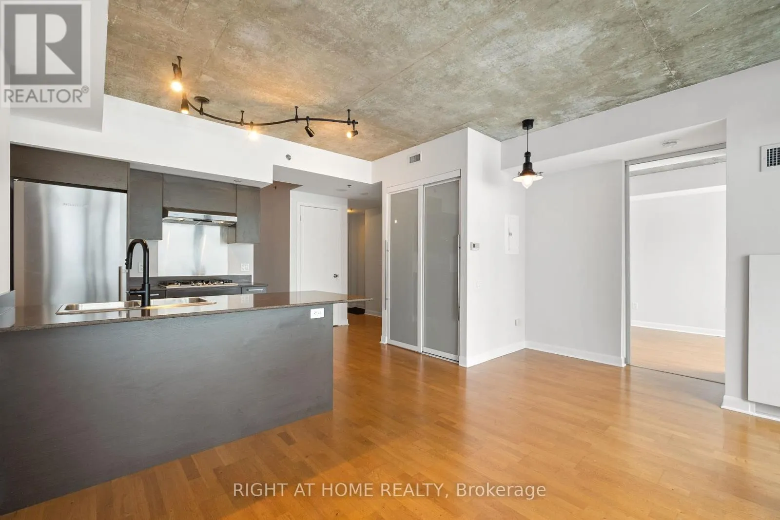 3106 - 375 KING STREET W