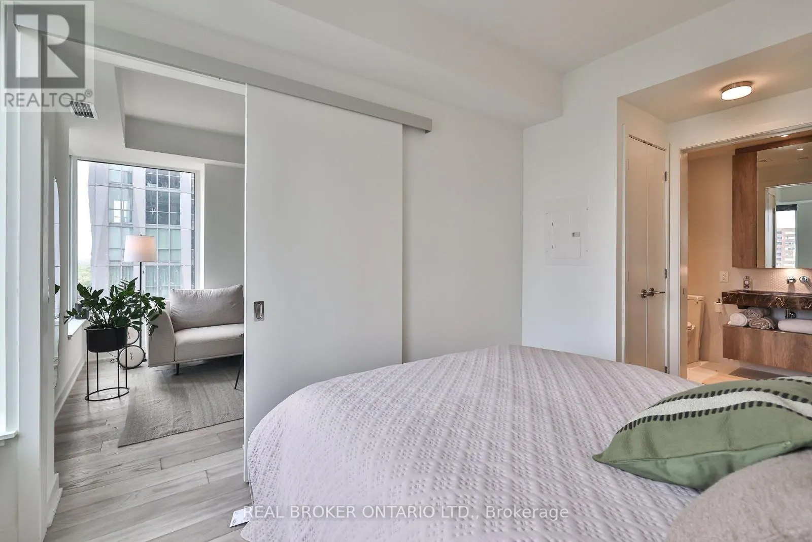 1205 - 11 YORKVILLE AVENUE