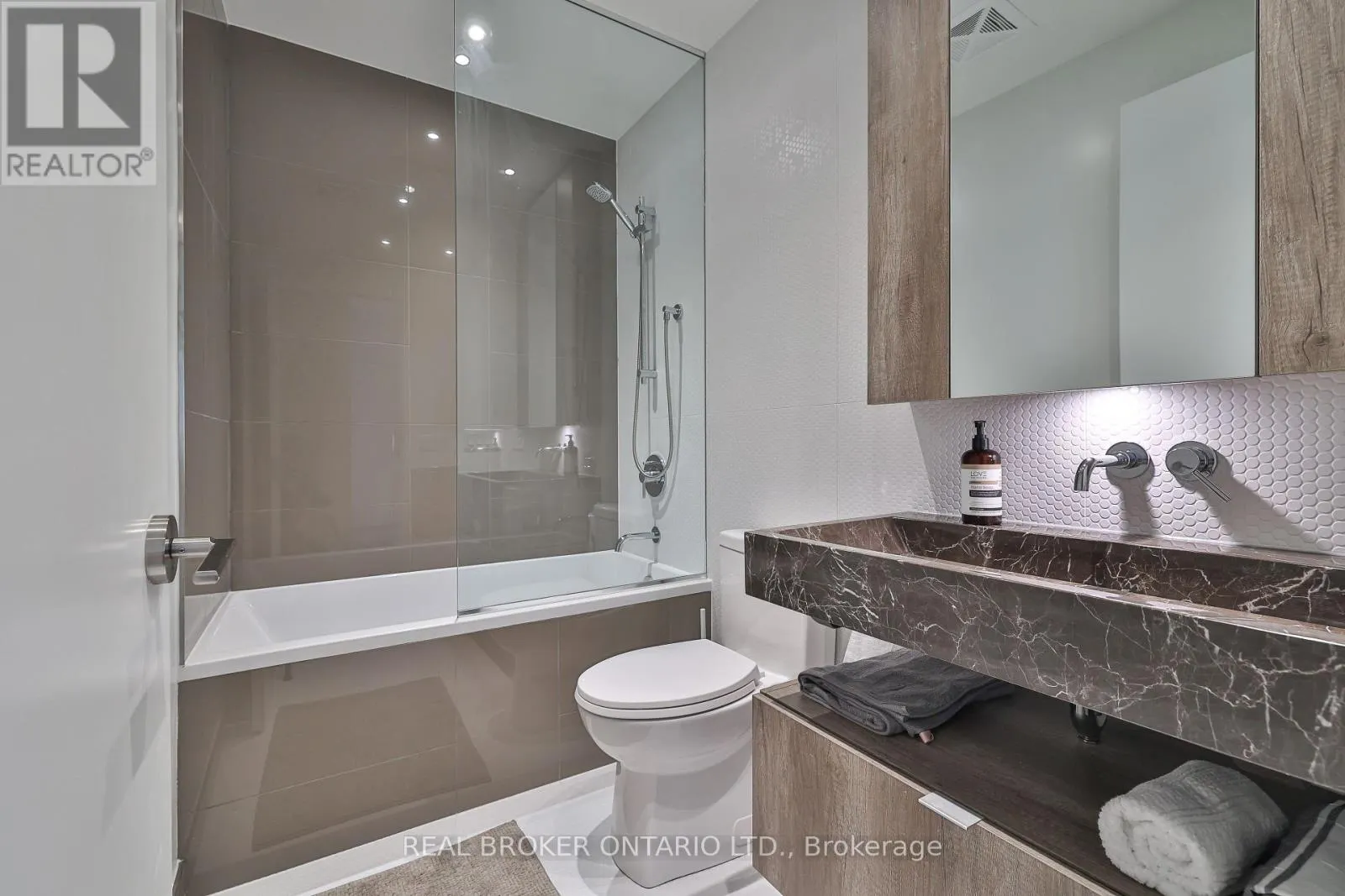 1205 - 11 YORKVILLE AVENUE