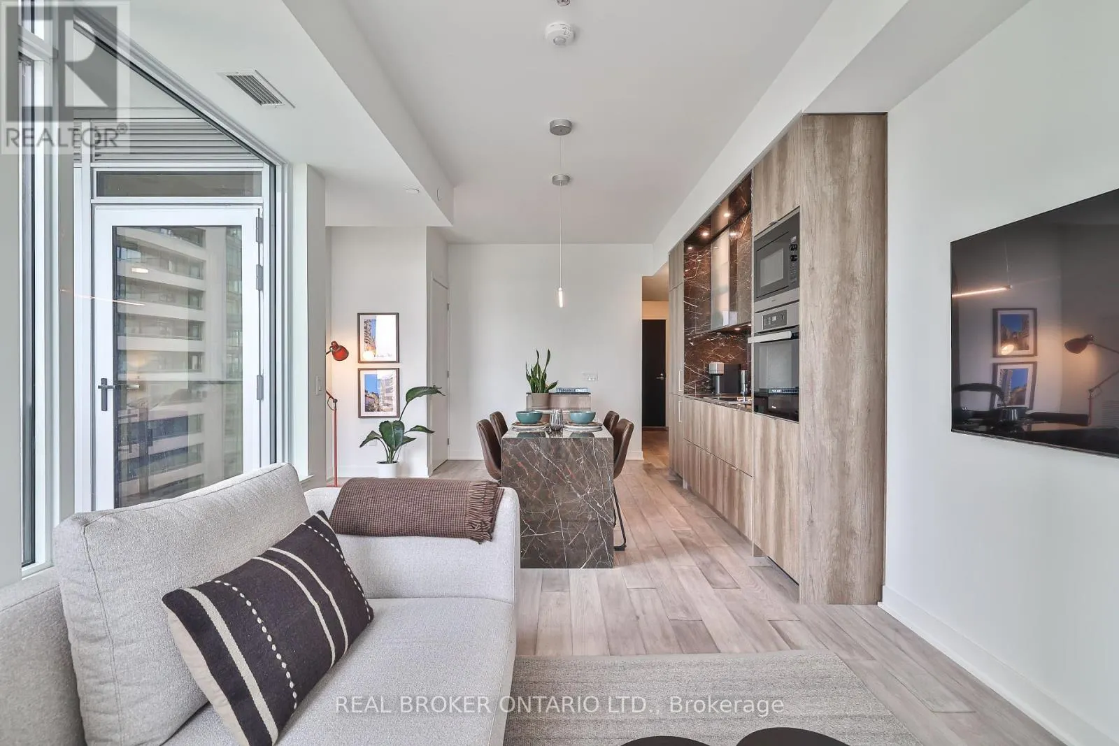 1205 - 11 YORKVILLE AVENUE