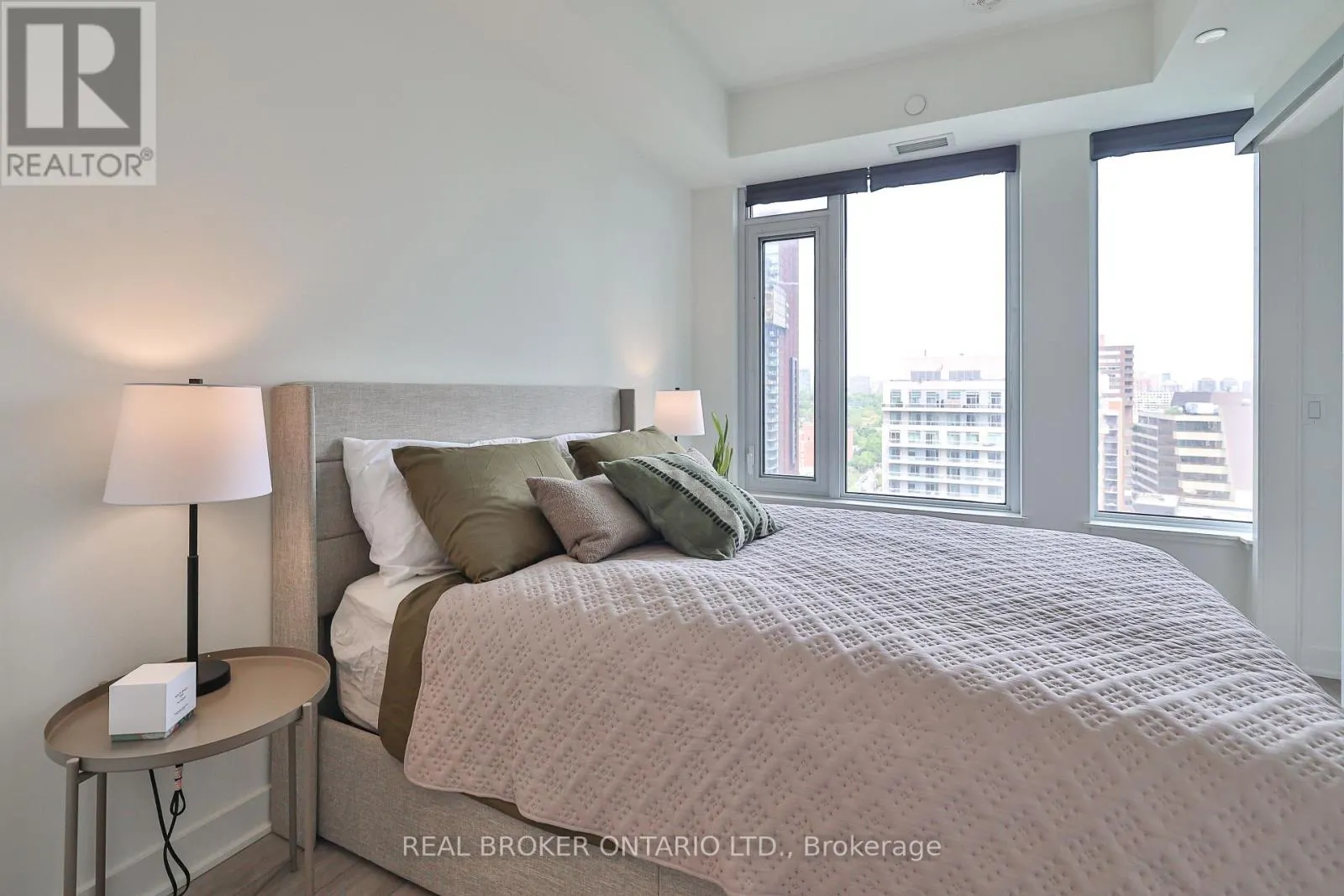 1205 - 11 YORKVILLE AVENUE