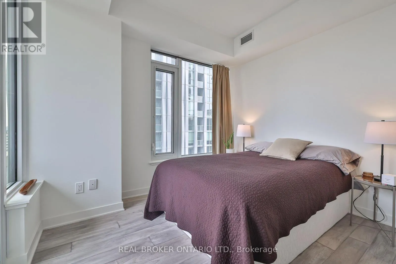 1205 - 11 YORKVILLE AVENUE