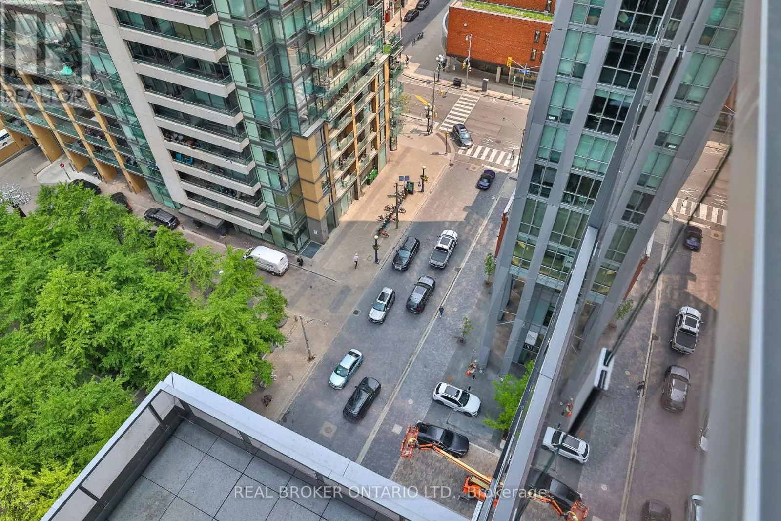1205 - 11 YORKVILLE AVENUE