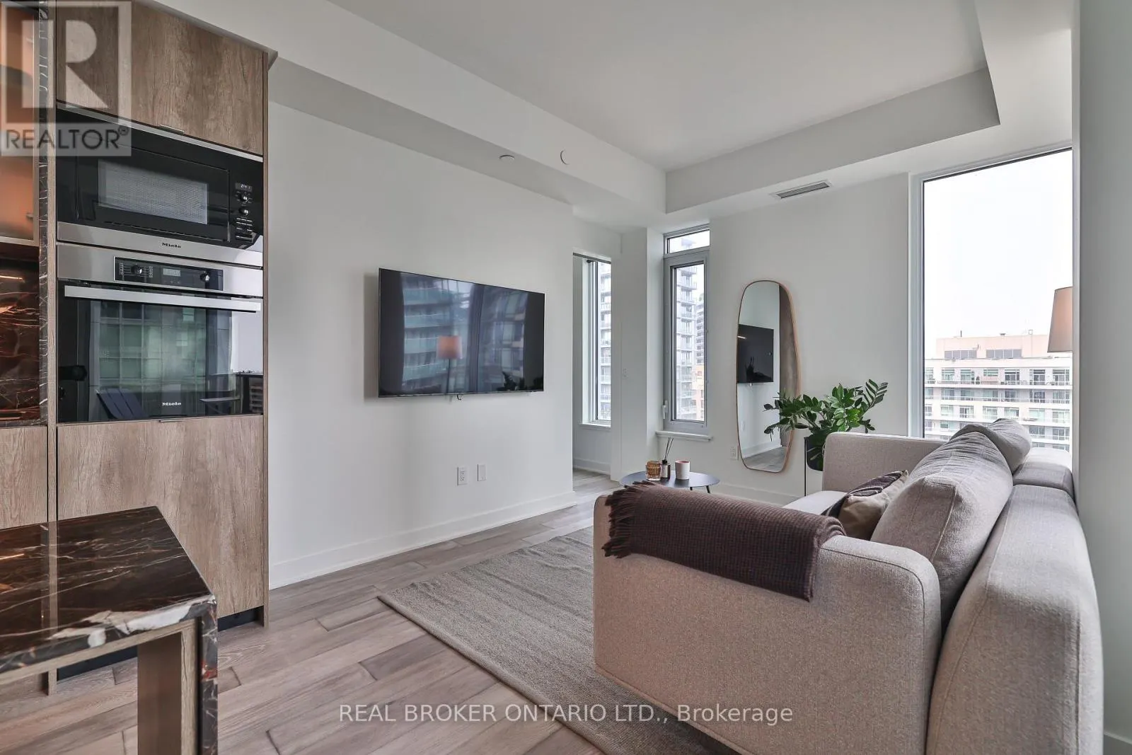 1205 - 11 YORKVILLE AVENUE