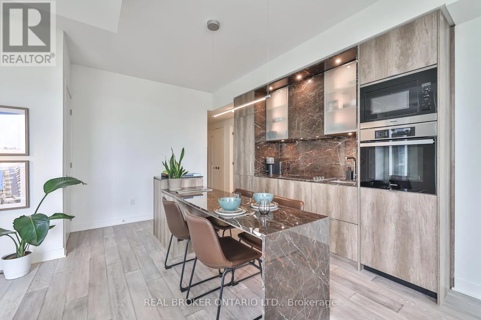 1205 - 11 YORKVILLE AVENUE
