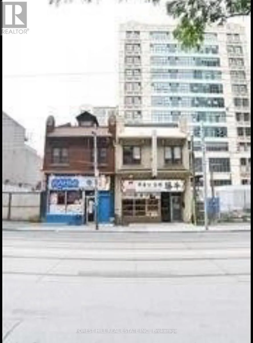 UPPER - 132 DUNDAS STREET E