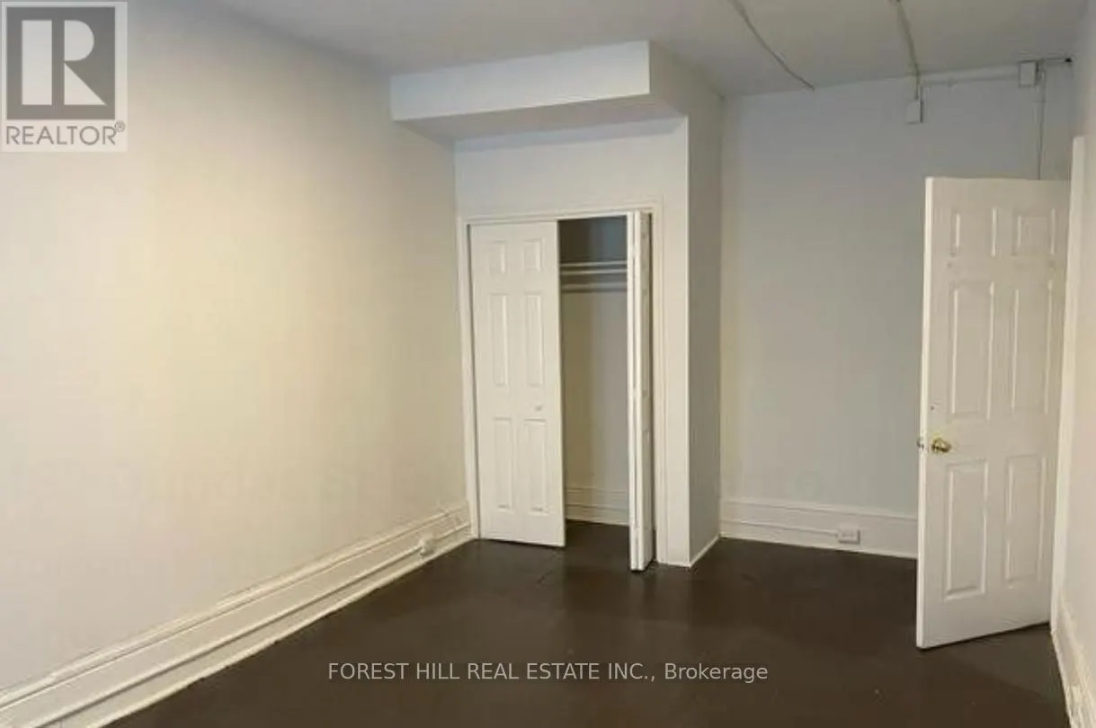 UPPER - 132 DUNDAS STREET E