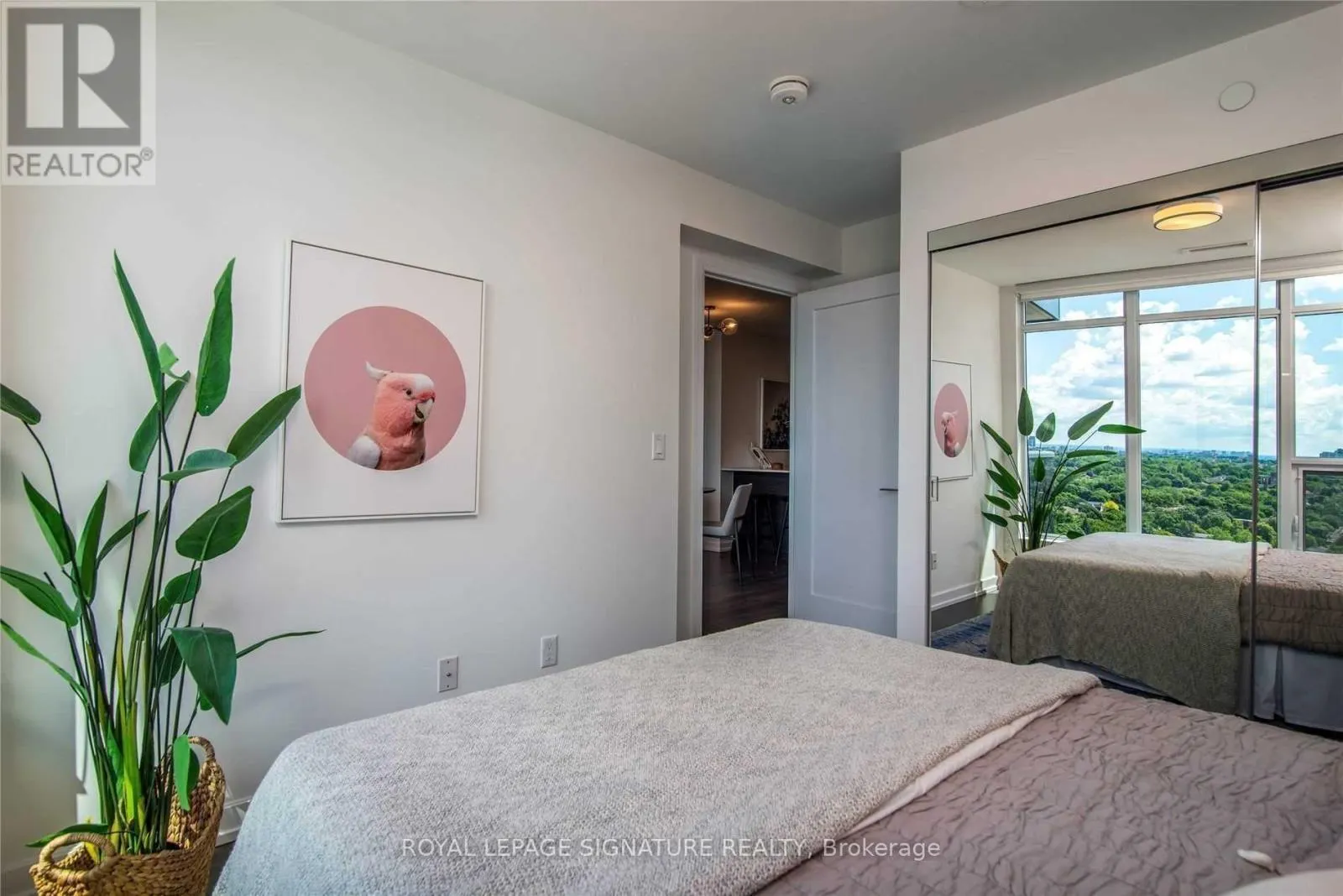710 - 18 ERSKINE AVENUE