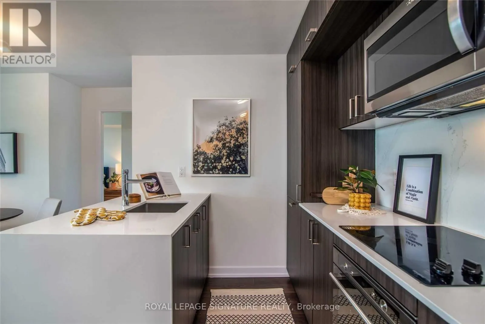 710 - 18 ERSKINE AVENUE