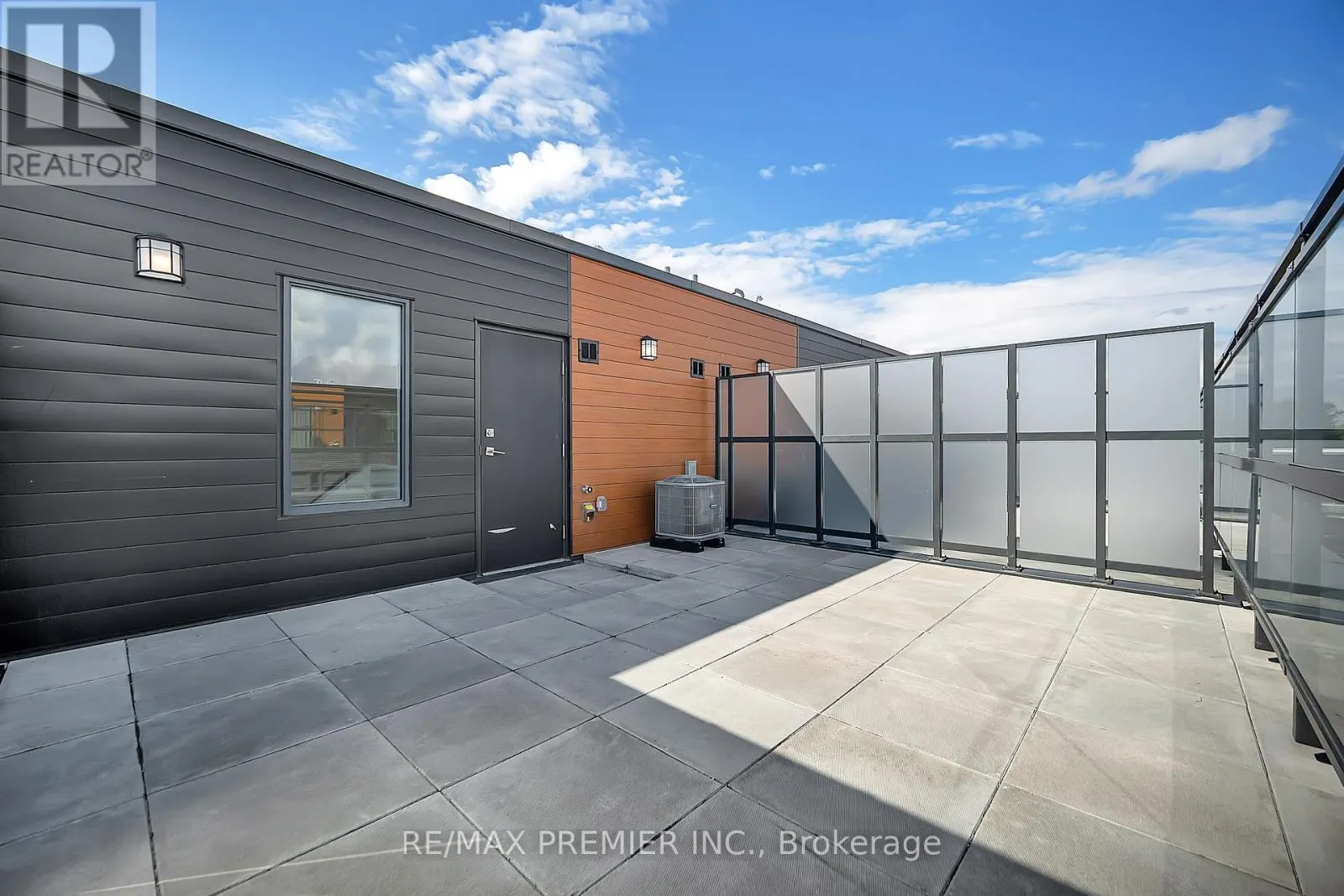 D18-#119 - 69 CURLEW DRIVE