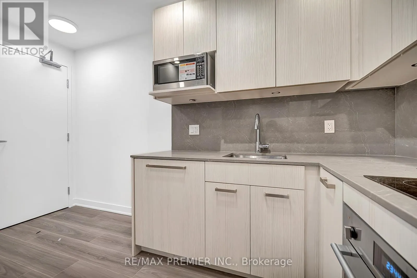 D18-#119 - 69 CURLEW DRIVE