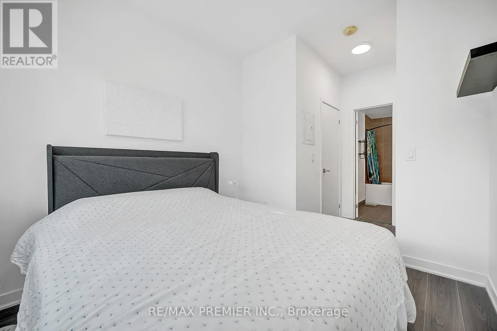 D18-#119 - 69 CURLEW DRIVE
