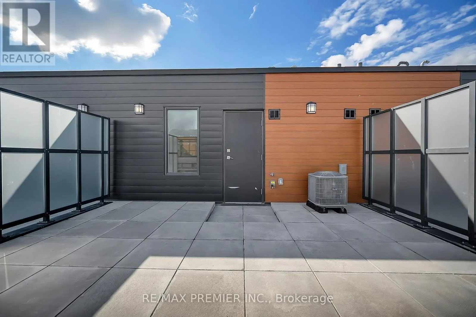 D18-#119 - 69 CURLEW DRIVE