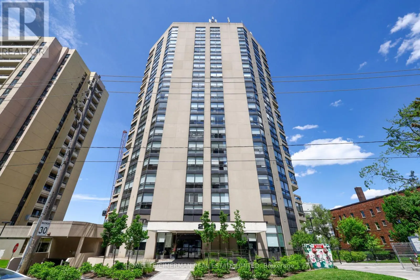 1002 - 240 HEATH STREET W