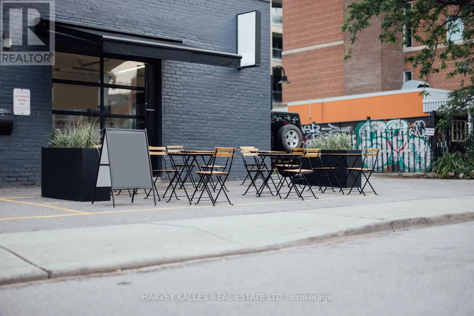 2 - 398 SPADINA AVENUE