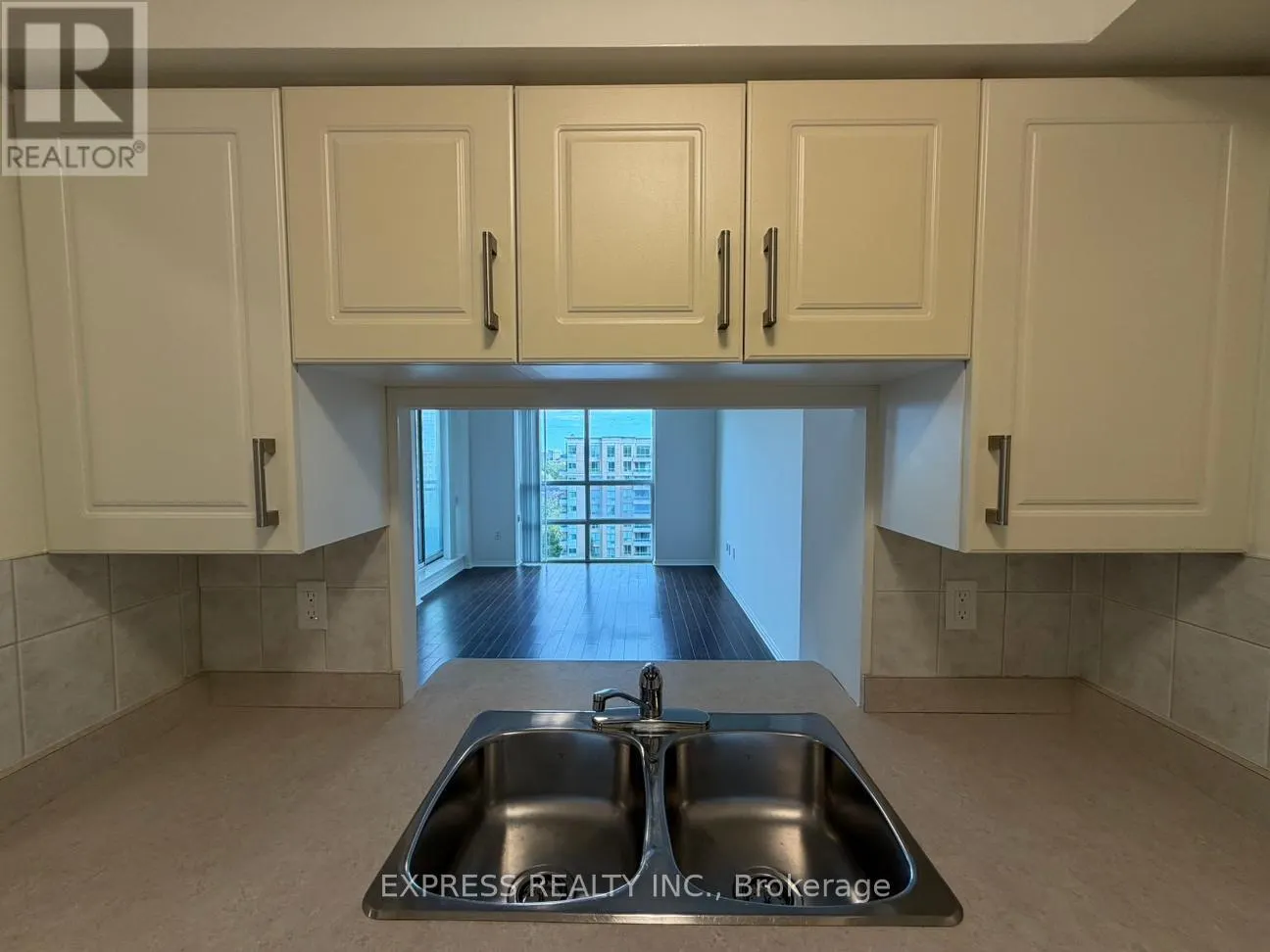 1205 - 1 PEMBERTON AVENUE