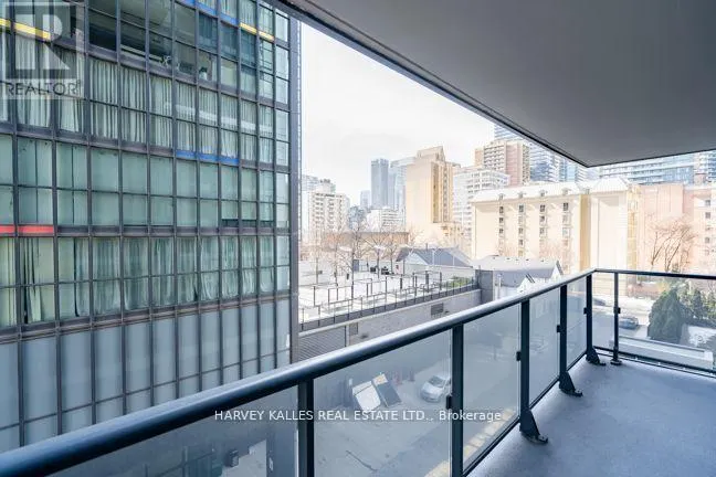 403 - 28 TED ROGERS WAY
