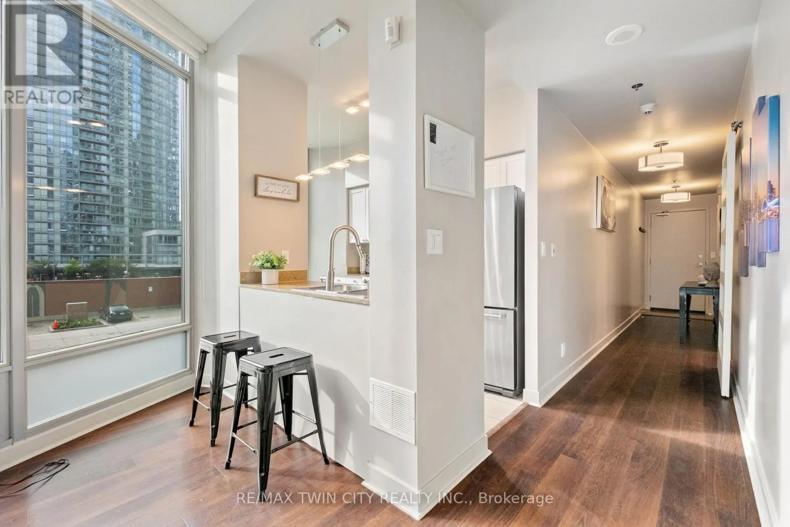 201 - 81 NAVY WHARF COURT