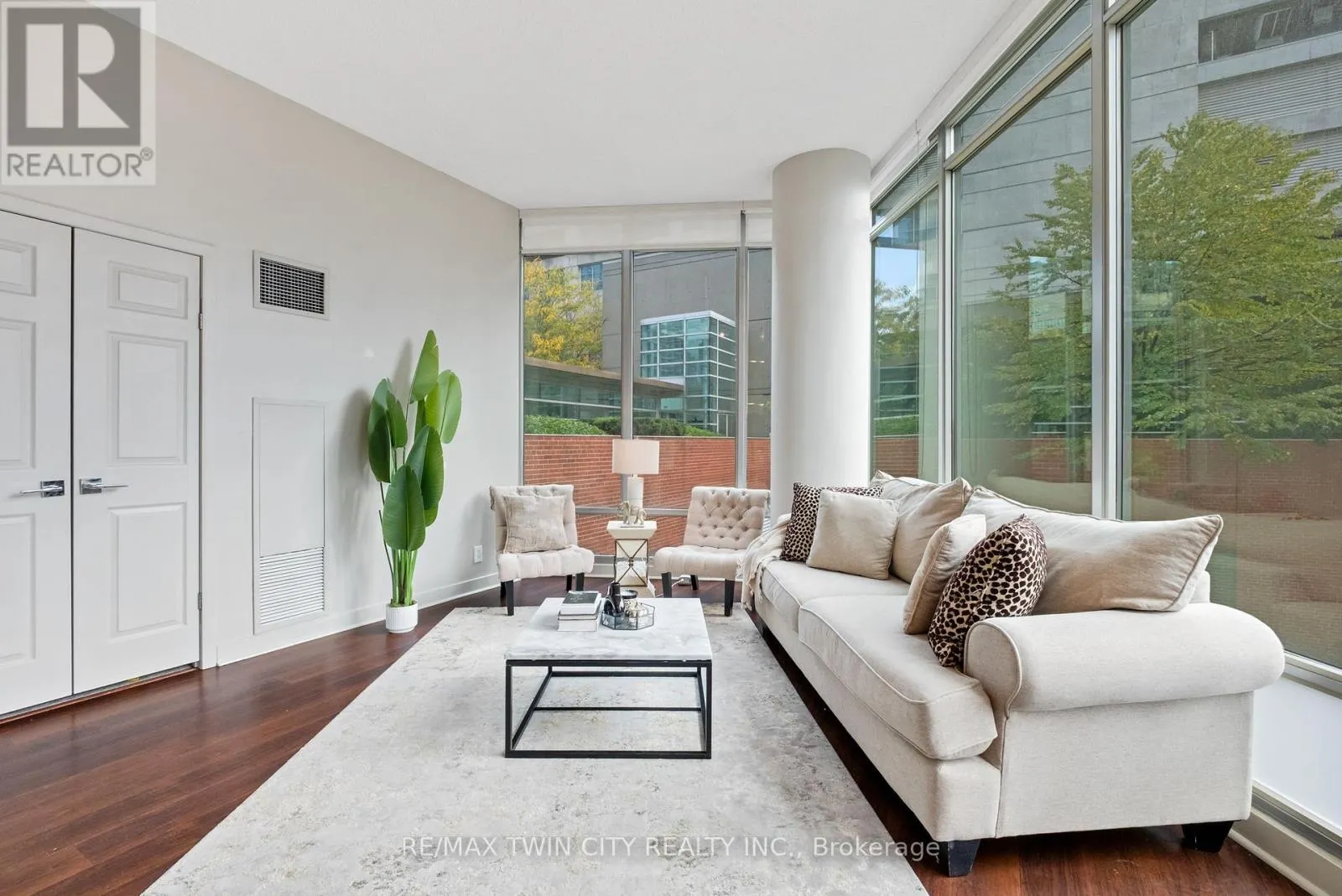 201 - 81 NAVY WHARF COURT