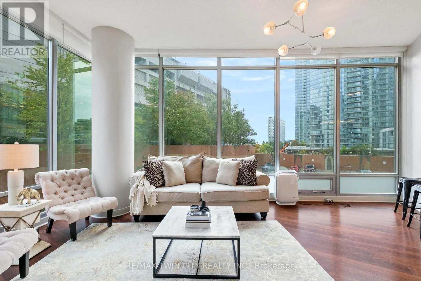 201 - 81 NAVY WHARF COURT