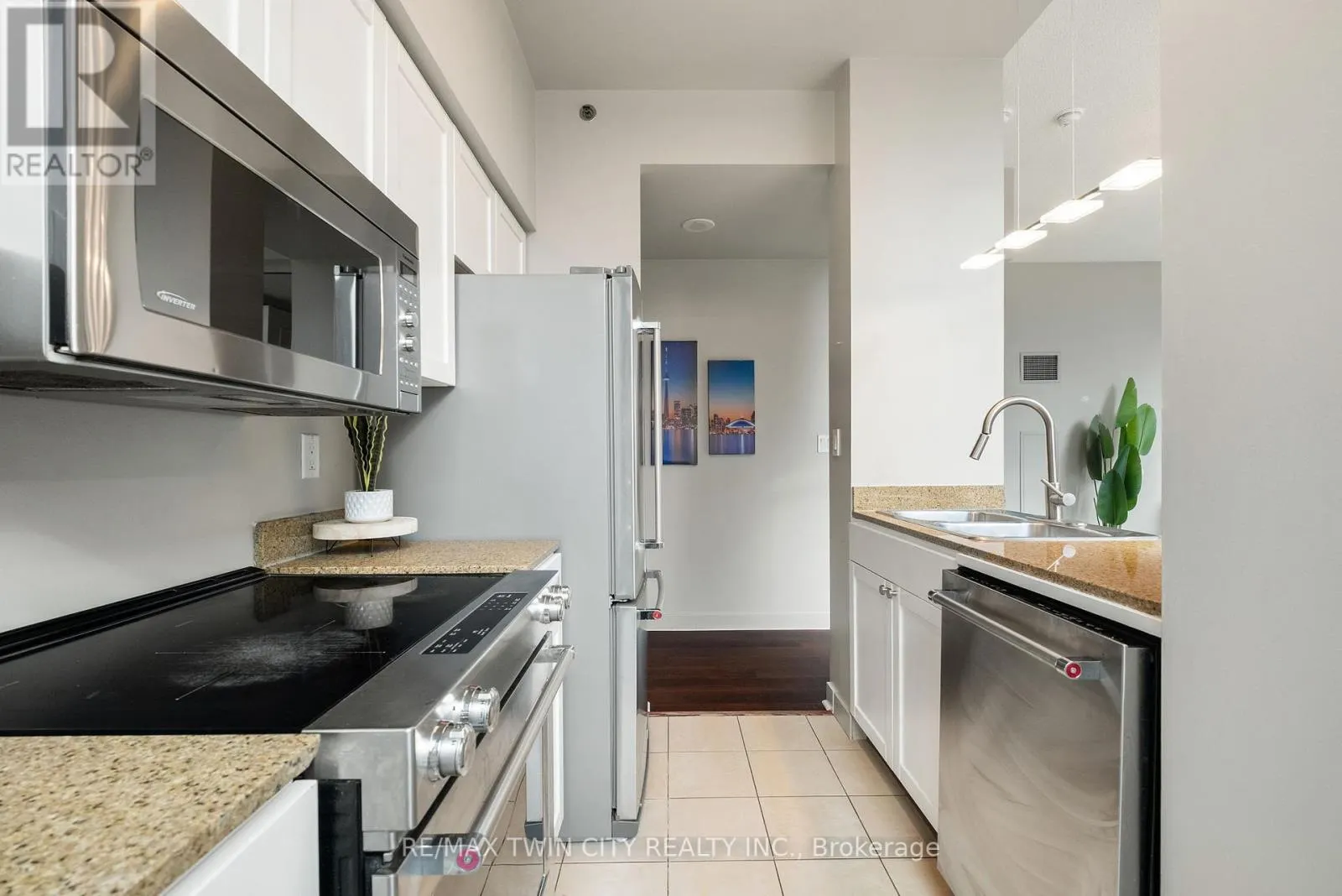 201 - 81 NAVY WHARF COURT