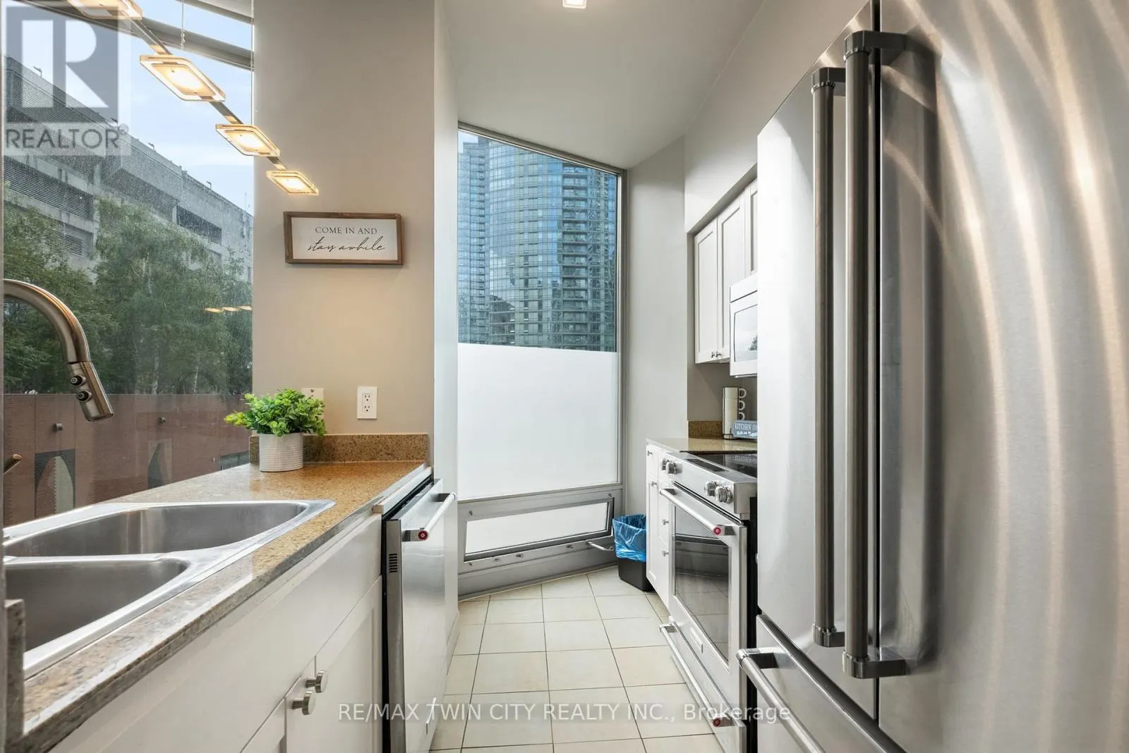 201 - 81 NAVY WHARF COURT