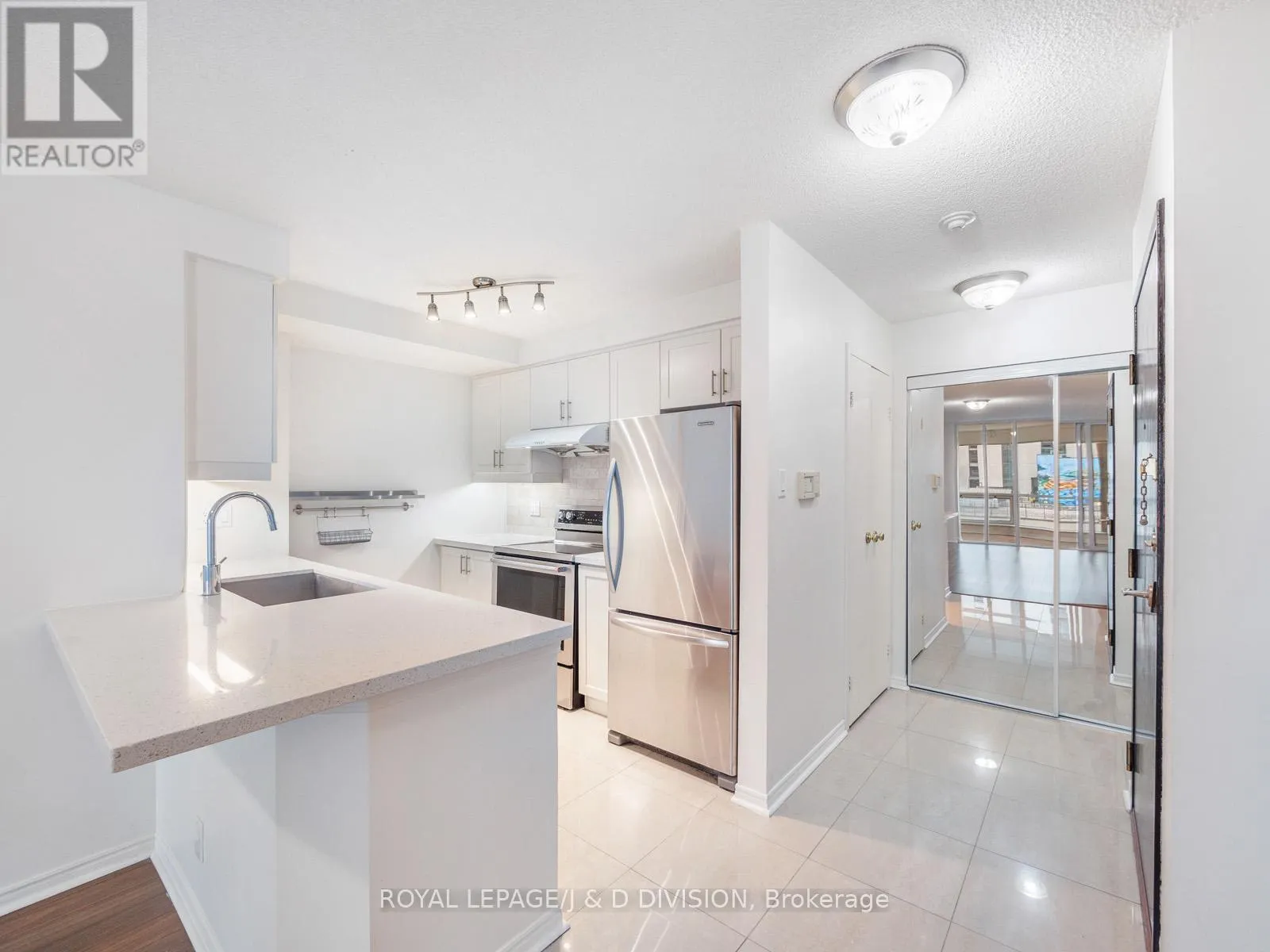 706 - 10 QUEENS QUAY W