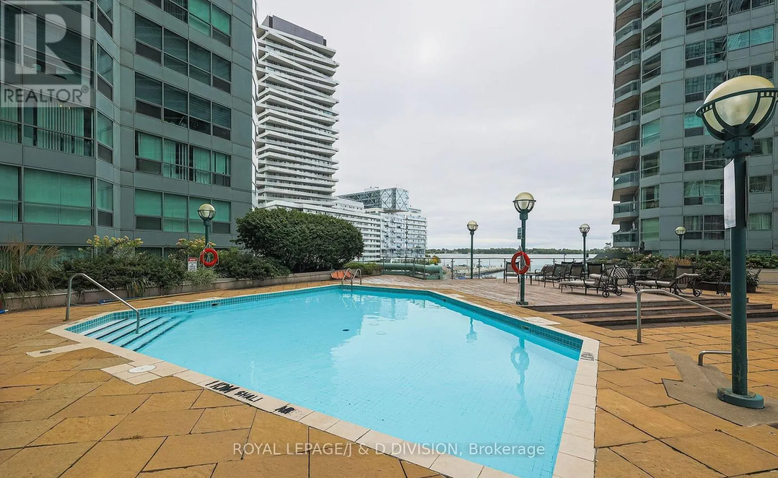 706 - 10 QUEENS QUAY W