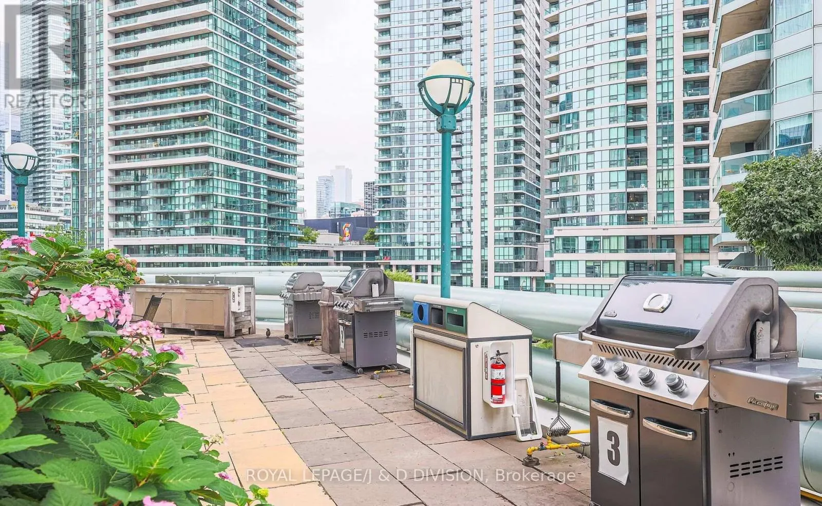 706 - 10 QUEENS QUAY W