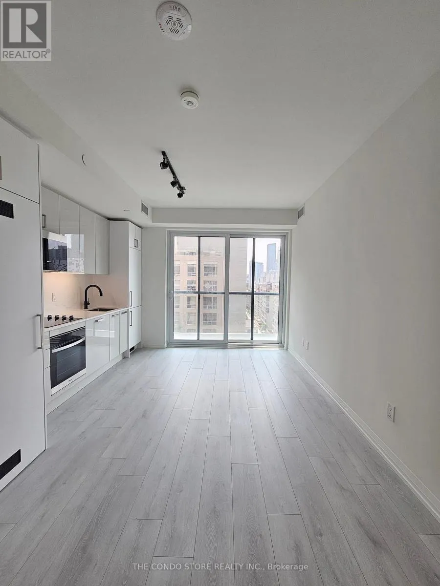 708 - 280 DUNDAS STREET W