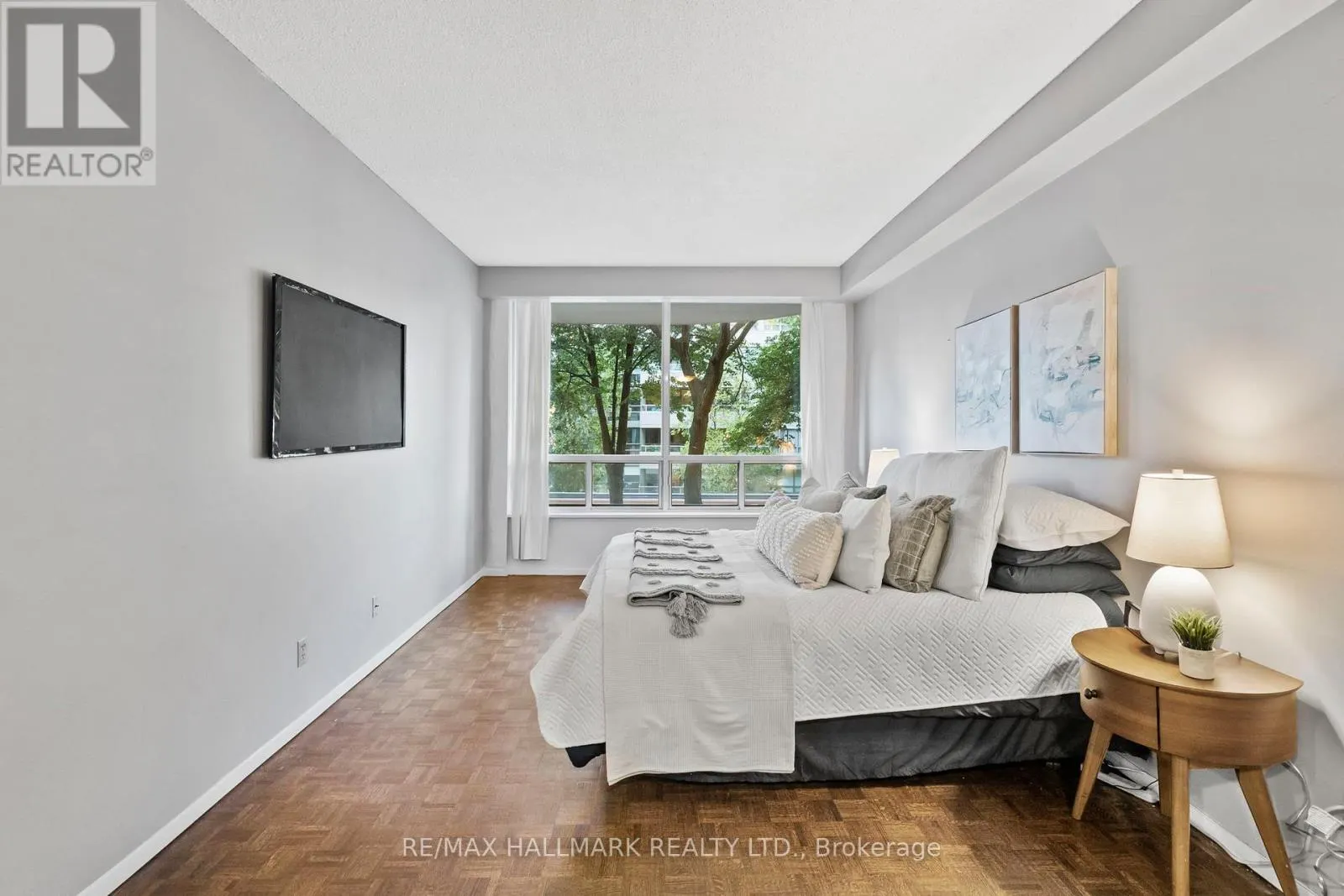 TH 15 - 260 HEATH STREET W
