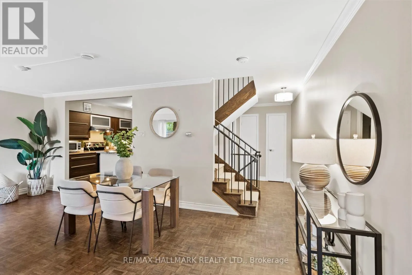 TH 15 - 260 HEATH STREET W
