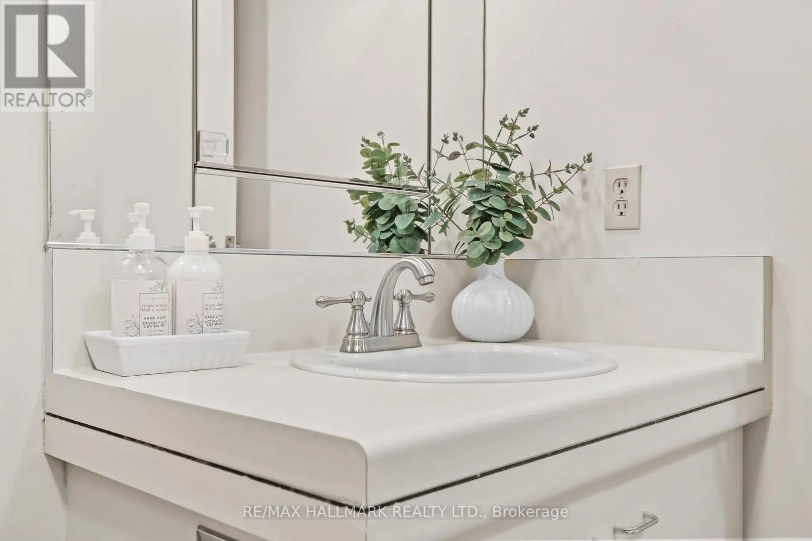 TH 15 - 260 HEATH STREET W