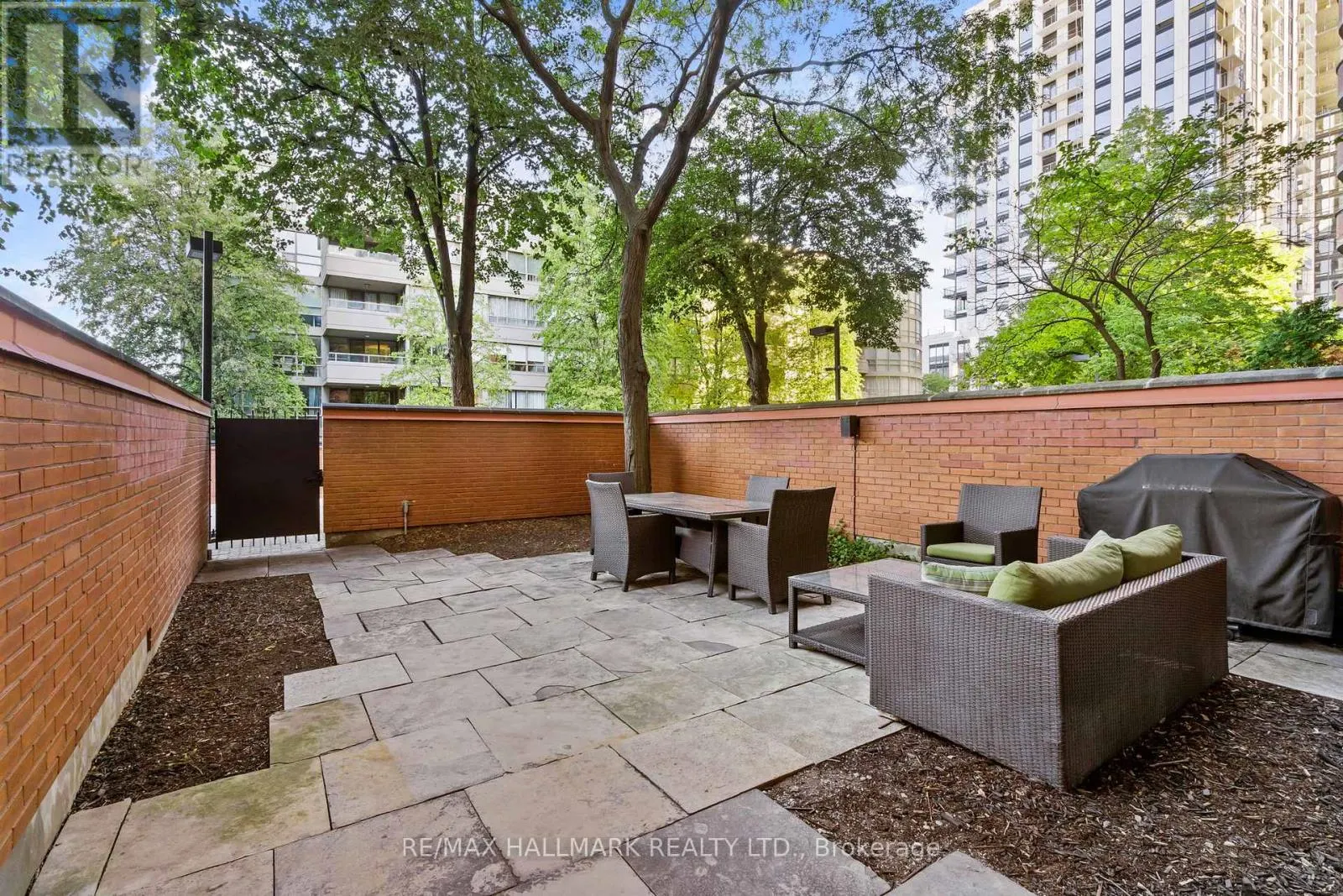 TH 15 - 260 HEATH STREET W