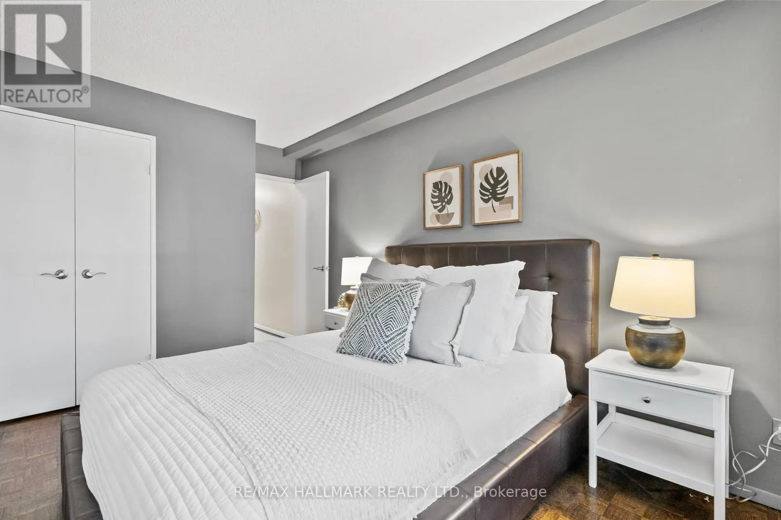 TH 15 - 260 HEATH STREET W