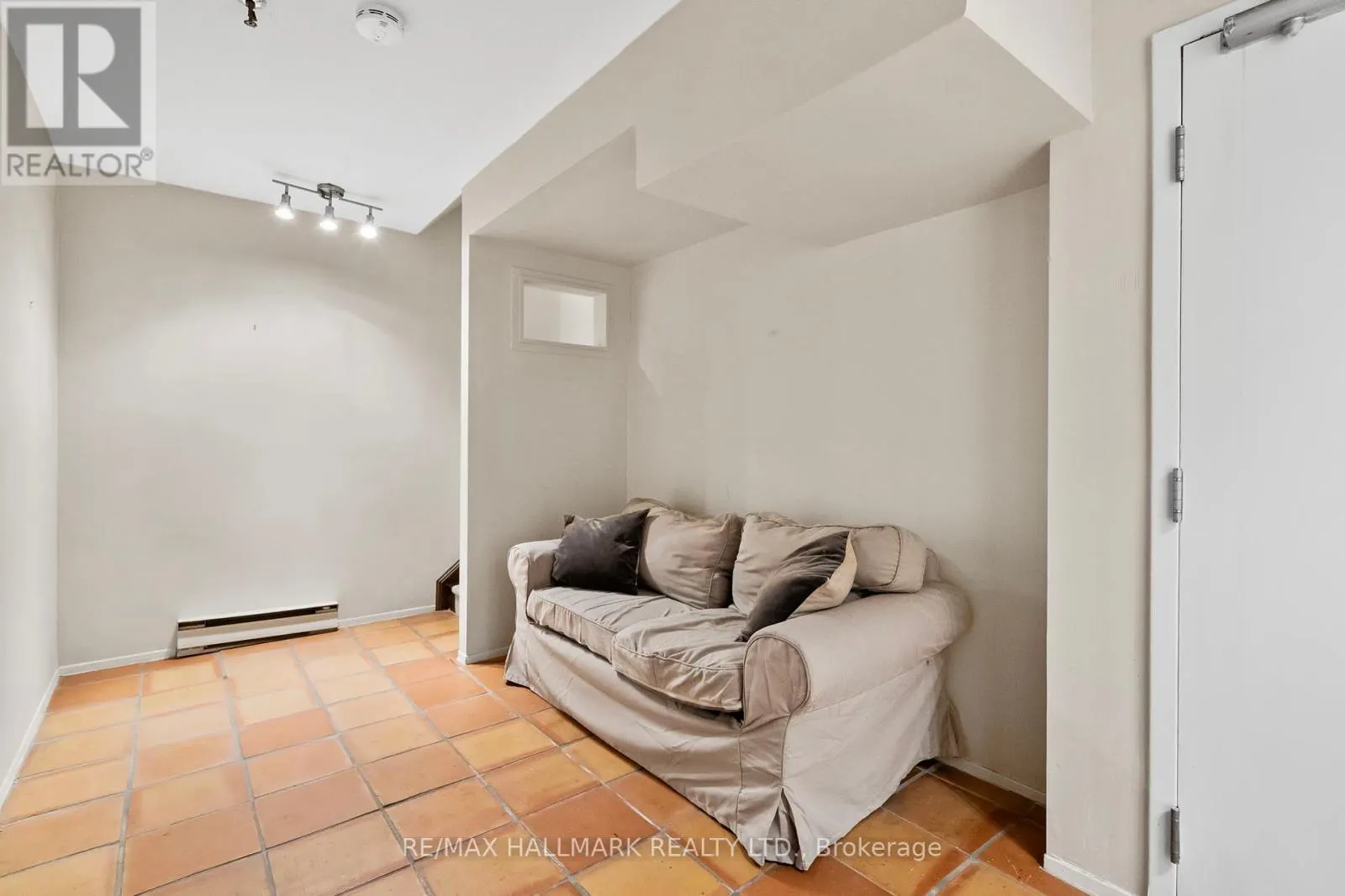 TH 15 - 260 HEATH STREET W