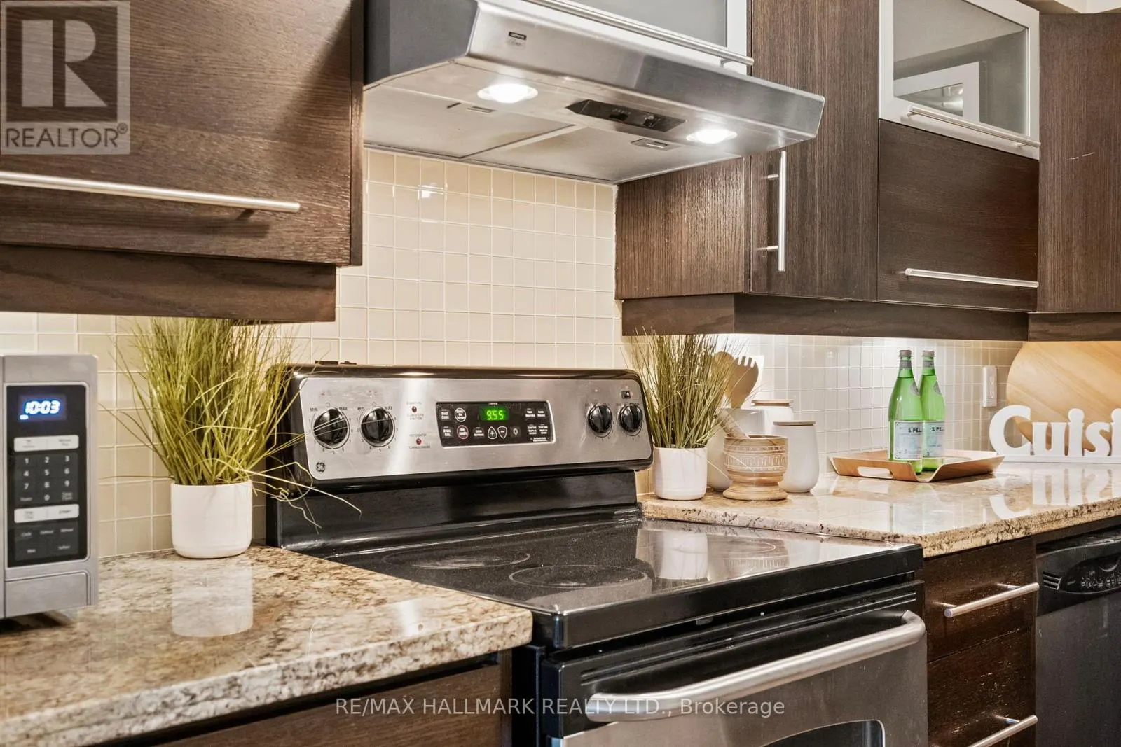 TH 15 - 260 HEATH STREET W