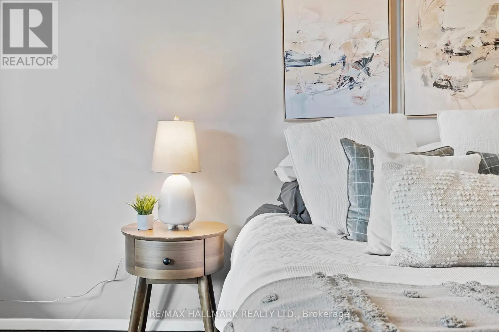 TH 15 - 260 HEATH STREET W
