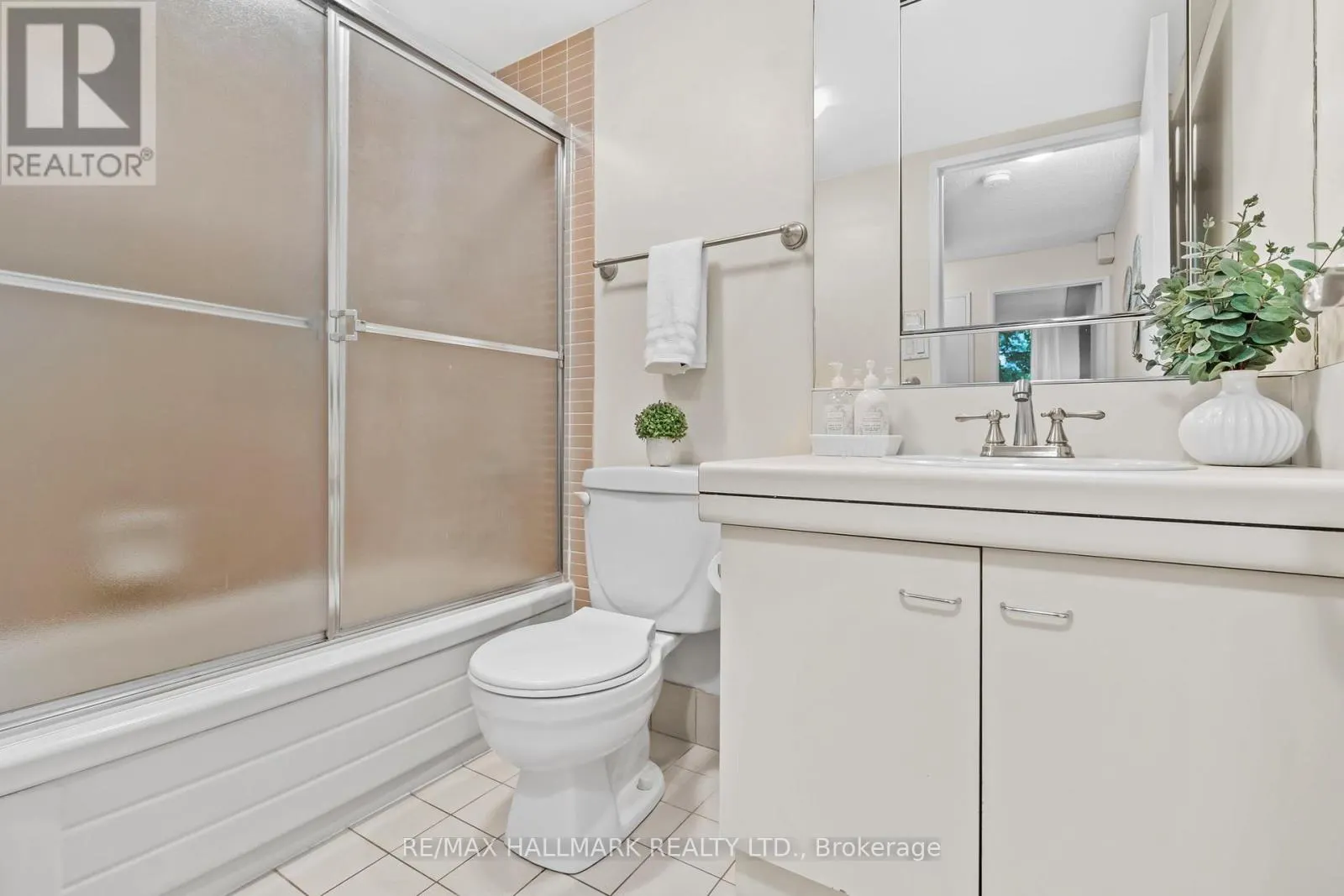 TH 15 - 260 HEATH STREET W