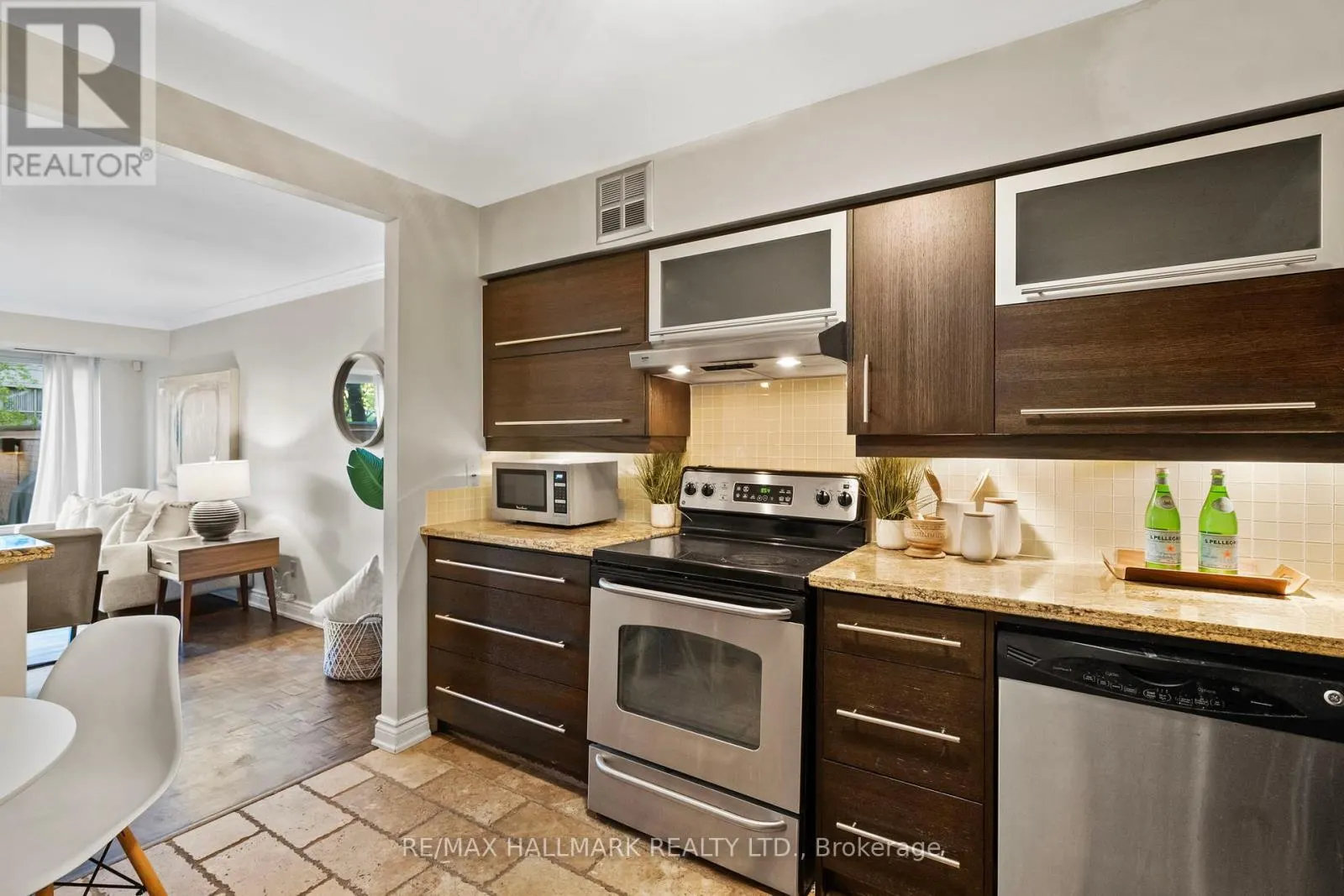 TH 15 - 260 HEATH STREET W