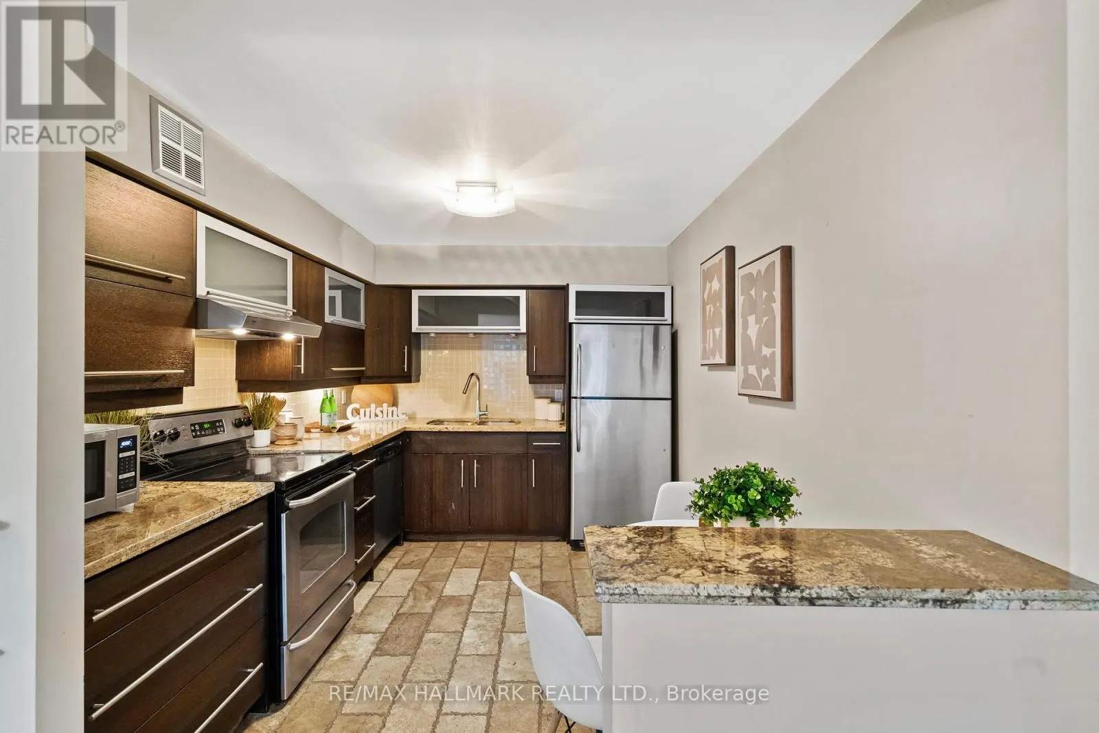 TH 15 - 260 HEATH STREET W