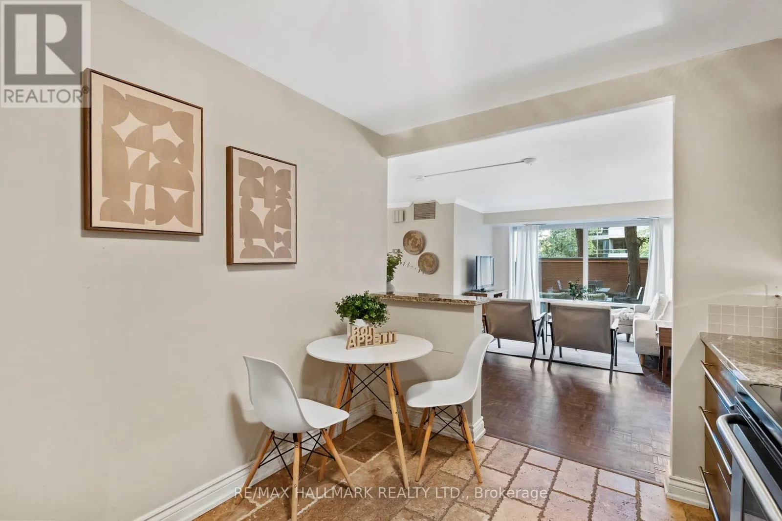 TH 15 - 260 HEATH STREET W