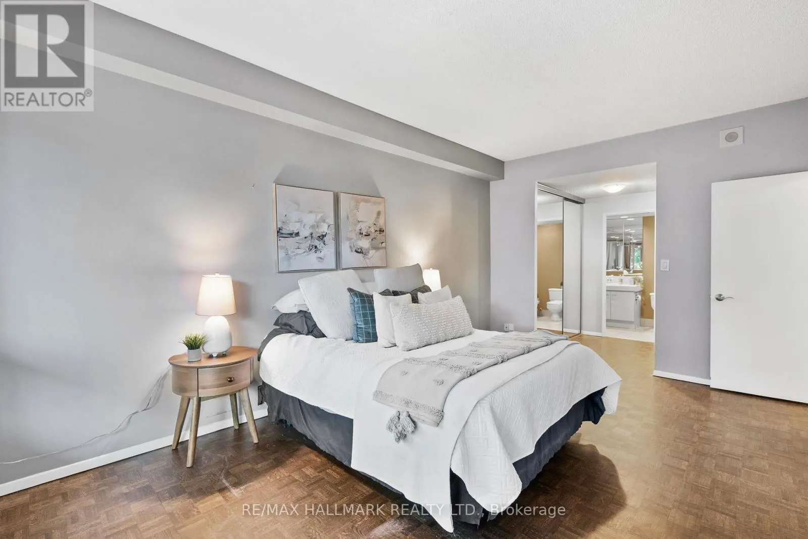 TH 15 - 260 HEATH STREET W