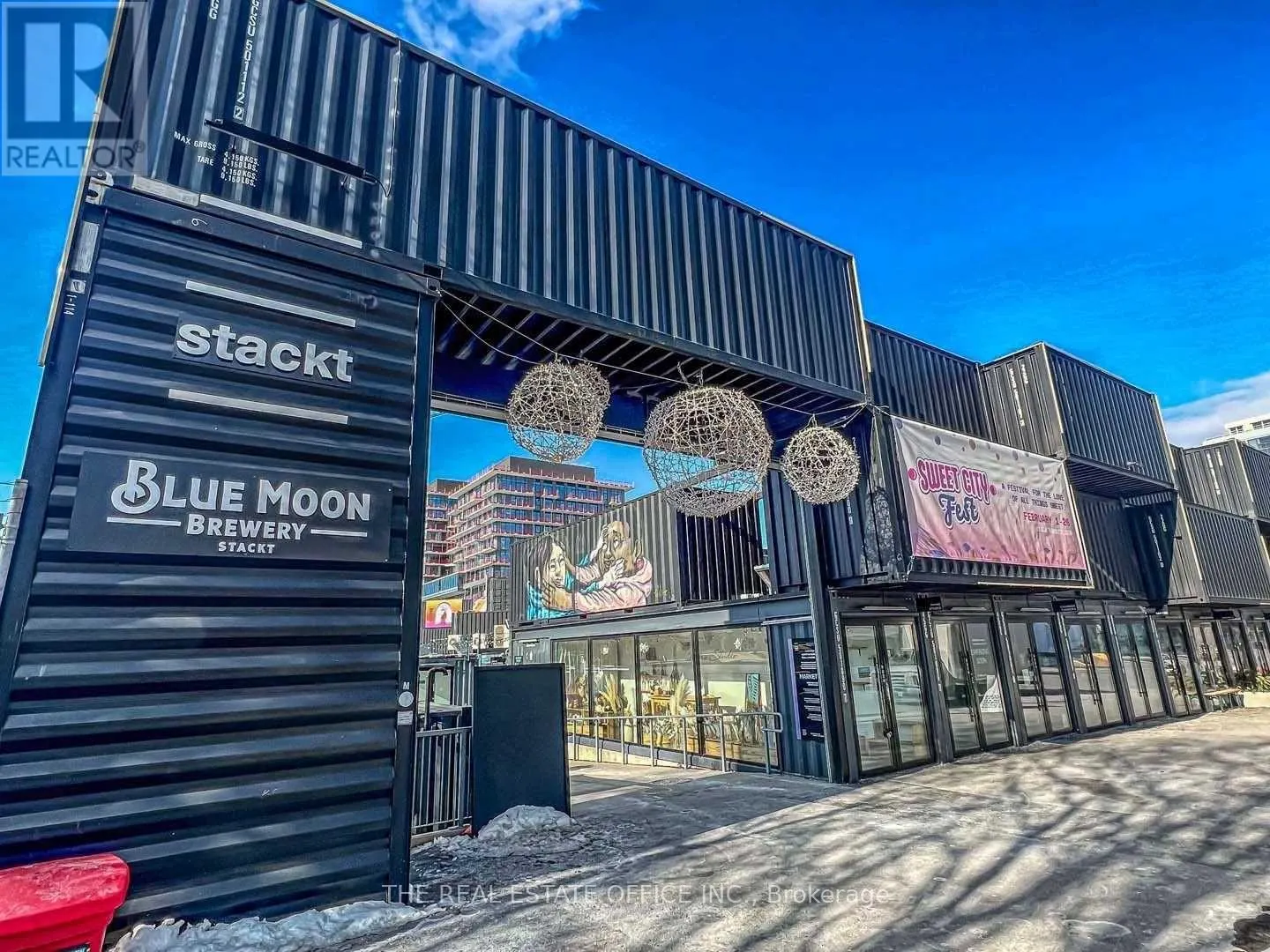815W - 27 BATHURST STREET