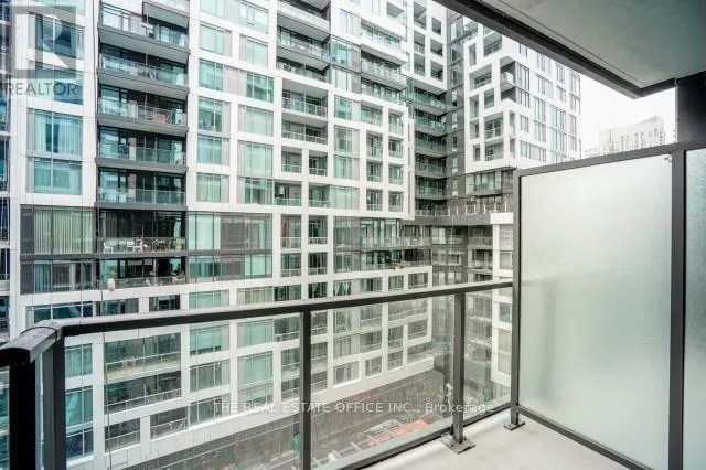 815W - 27 BATHURST STREET