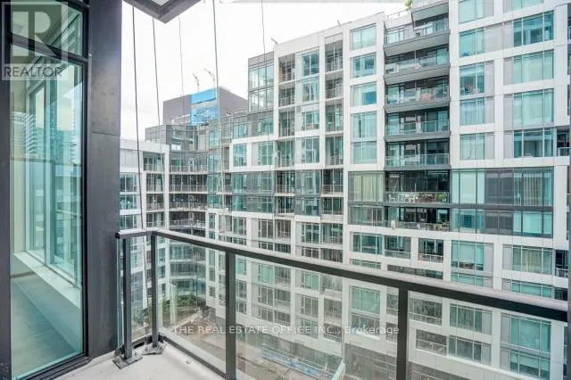 815W - 27 BATHURST STREET