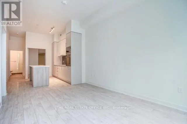 815W - 27 BATHURST STREET