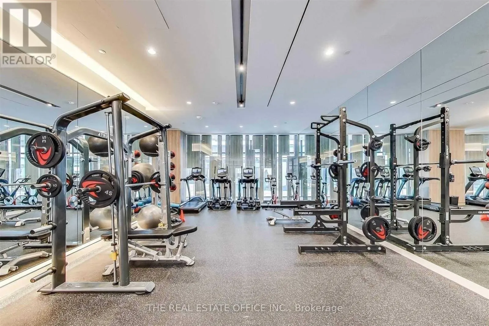815W - 27 BATHURST STREET