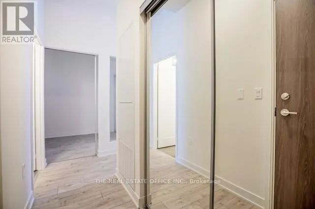 815W - 27 BATHURST STREET