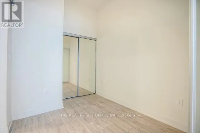 815W - 27 BATHURST STREET